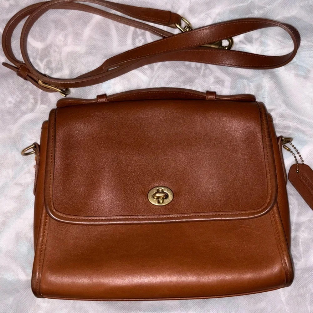 1998 VTG Coach Court British Tan 9870 - Picture 3 of 16